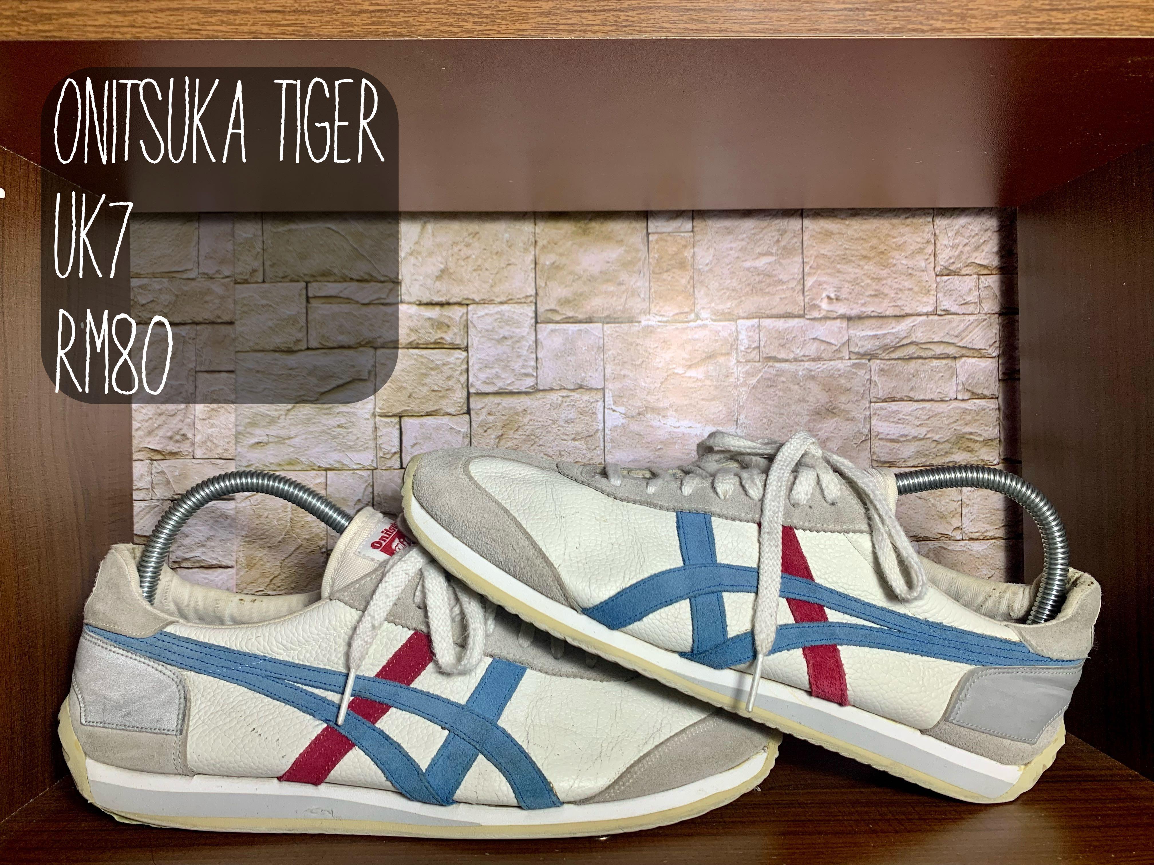 Kasut asics tiger store