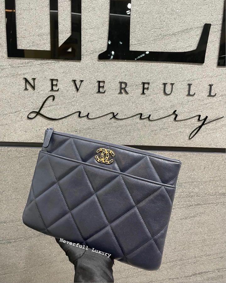 chanel pouch 19