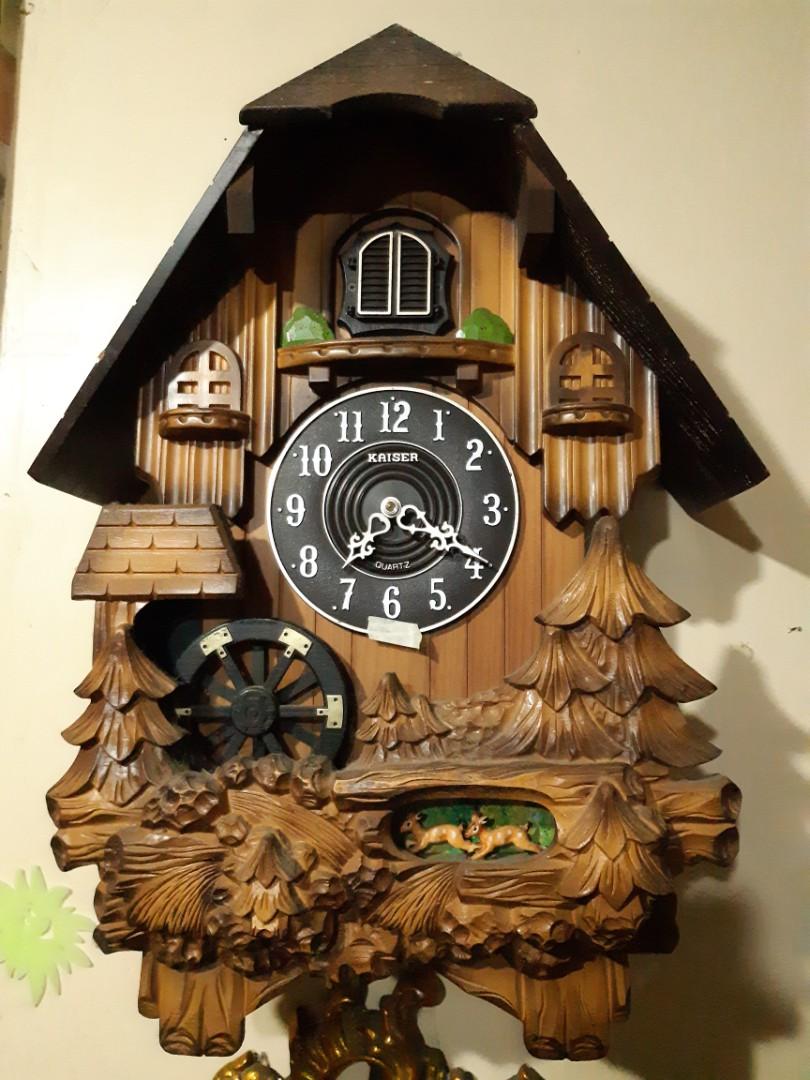 cuckoo clock (Category: Clocks) located in Binangonan. Submitted by mvin822 (Listing ID 1103253895, Image 1). Description: for sale cuckoo clock battery operated 2x D size wood material made in korea working good condition with sounds and mechanism no pendulum.