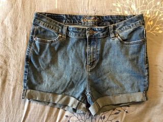 (Category: ) located in . Submitted by lunaluv (Listing ID 1103215364, Image 1). Description: .