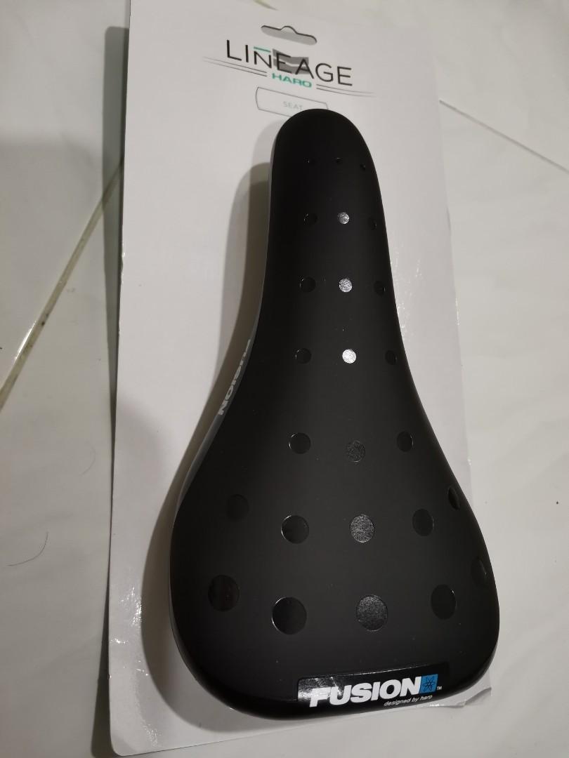 Haro clearance pivotal seat