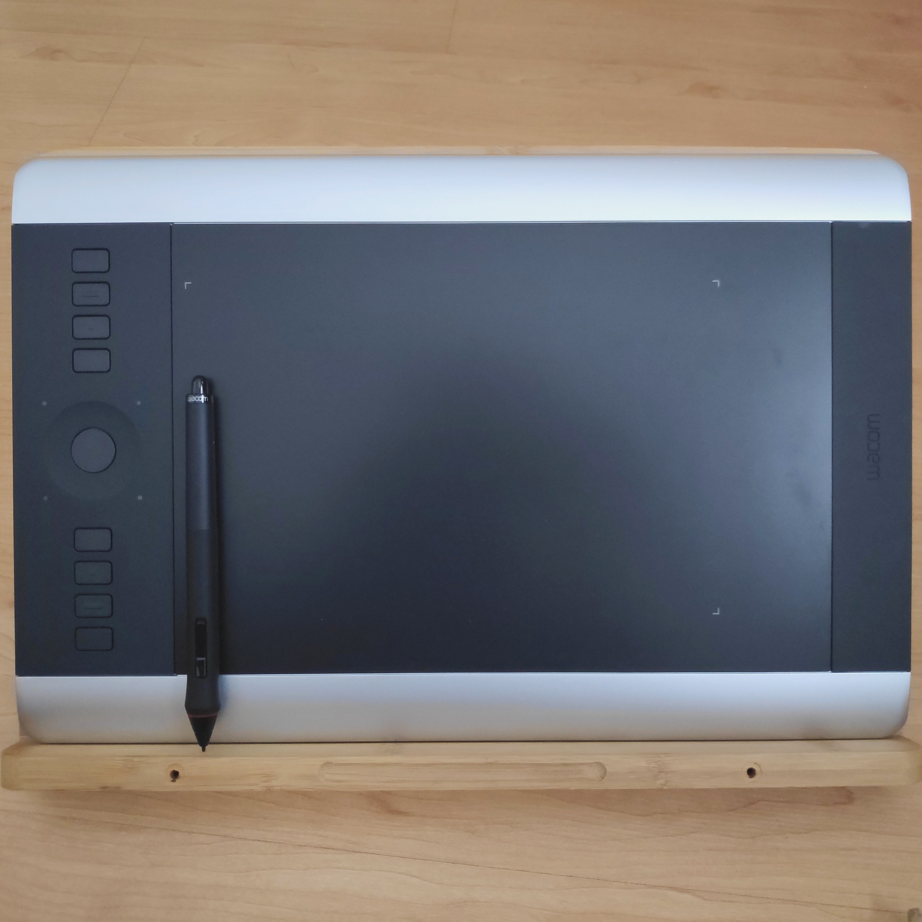 Intuos Pro M Special Edition PTH-651 Wacom, Medium size with all ...