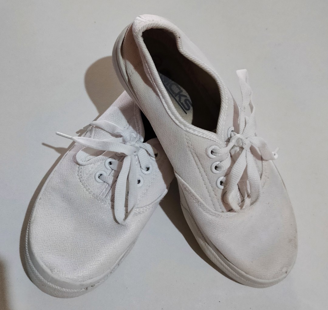 Kicks shop white shoes