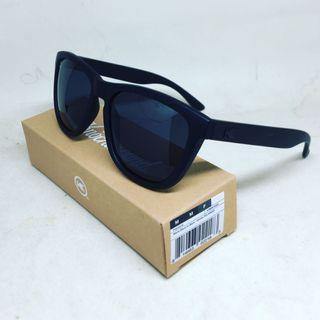 KNOCKAROUND | Black on black / Smoke Premium