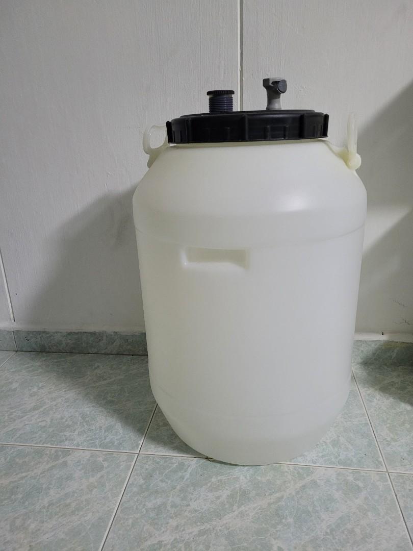 Liquid container (Category: Everything Else) located in Singapore. Submitted by allyouneed15 (Listing ID 1103288413, Image 1). Description: 60L water container with lid..