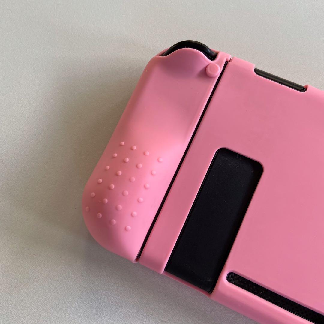 Pink Nintendo Switch Soft Case (Category: Nintendo) located in Santa Rosa. Submitted by catshup (Listing ID 1103231340, Image 3). Description: 🍅 Pink Nintendo Switch Soft Case - covers the full switch - has grip !! - fits a little loose but overall still very nice - 350 (shipped) 🥫 slightly nego and can give more photos, just send a message! 🥫 MOP: GCash 🥫 MOD: GGX.