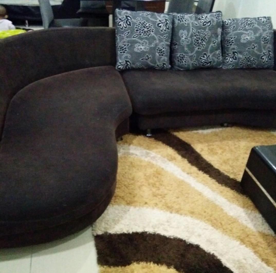 Sofa L Shape Besar, Furniture & Home Living, Furniture, Sofas on Carousell