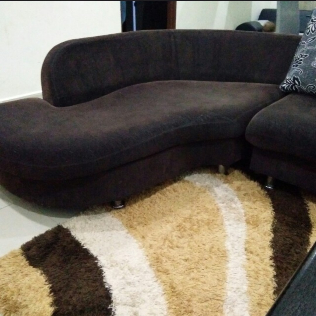 Sofa L Shape Besar, Furniture & Home Living, Furniture, Sofas on Carousell