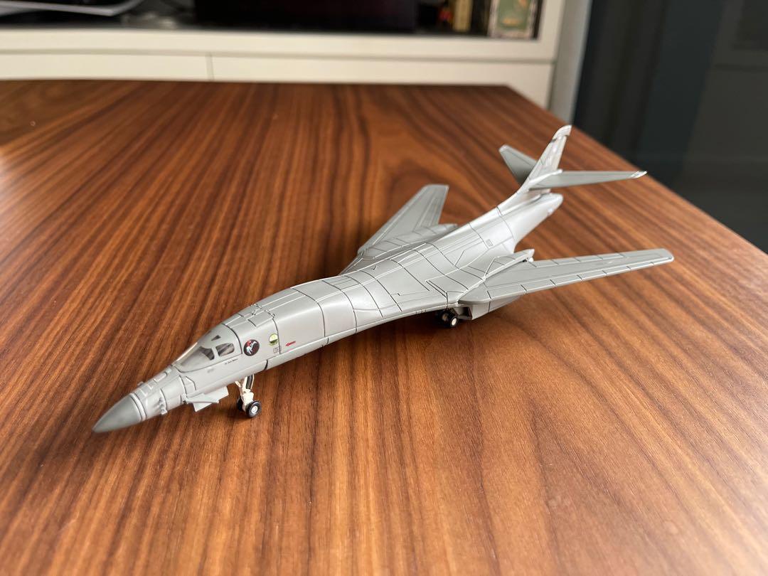今ならほぼ即納！ herpa 1 200 USAF B-1B Lancer 戦略爆撃機 ...