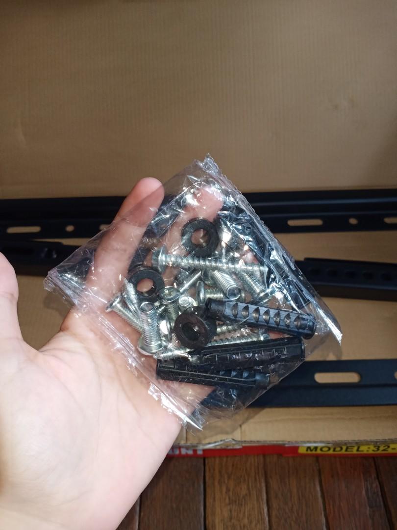 32"-70 " Tv wall bracket (Category: TV Parts & Accessories) located in Quezon City. Submitted by LgbtMerch (Listing ID 1103362397, Image 3). Description: .