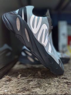 (Category: ) located in . Submitted by shoe_hype (Listing ID 1099188030, Image 1). Description: .