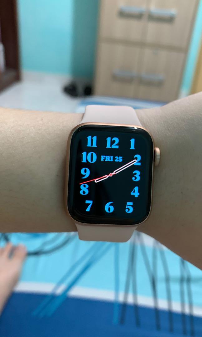 Apple Watch SE GOLD 40mm, Luxury, Watches on Carousell