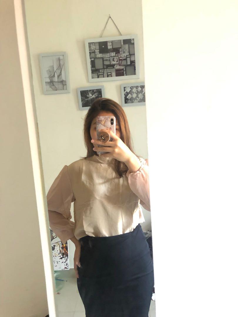 Blouse Korean Turtleneck Chiffon, Fesyen Wanita, Pakaian Wanita, Atasan di  Carousell