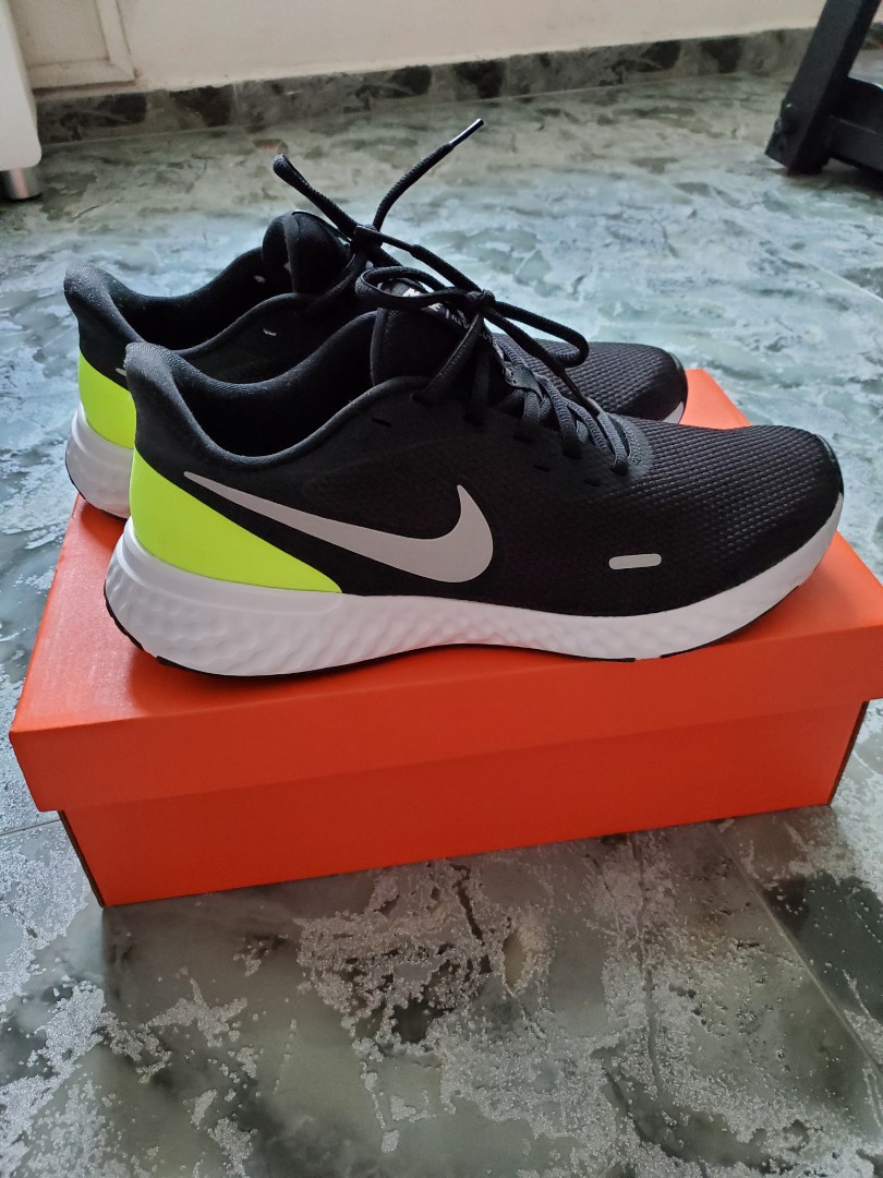 new nike revolution