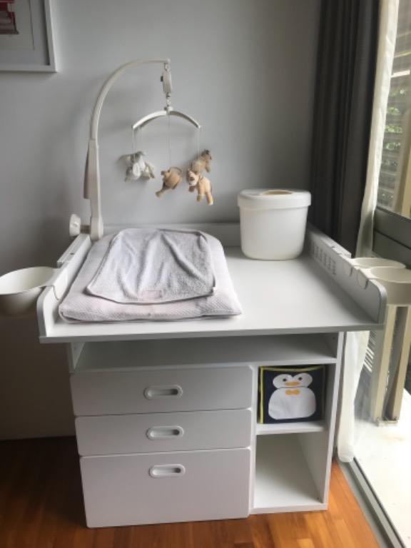 Mobile hotsell changing table