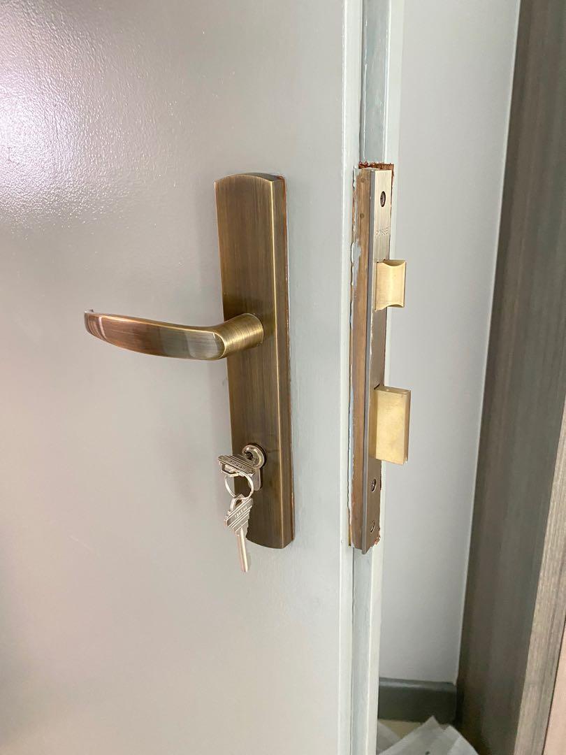 Locksmith (Category: Locksmith Services) located in Singapore. Submitted by james.locksmith (Listing ID 1103396567, Image 3). Description: Locksmith services, unlocking, repair and replacement of lockset. Good review more then 20yrs of experience, comes with 90days warranty. .