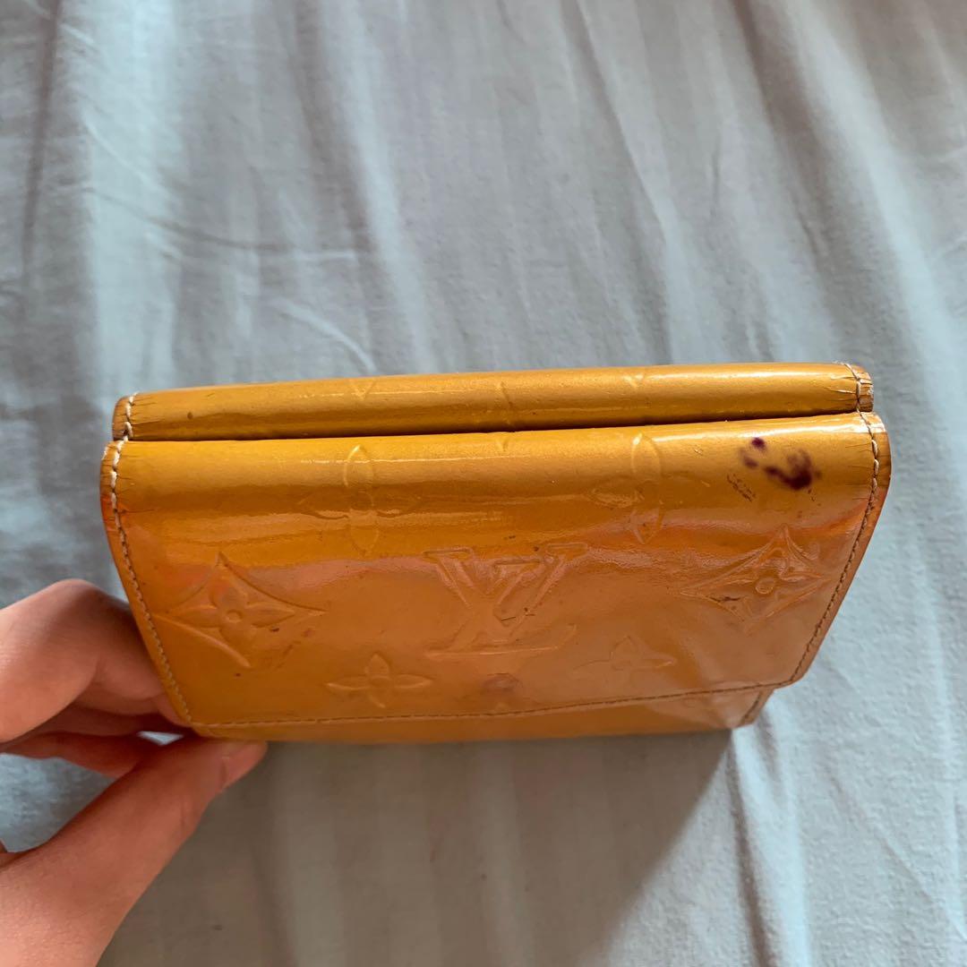 Louis Vuitton Monogram Vernis Compact Wallet (Category: Luxury Bags & Wallets) located in Cainta. Submitted by rendgs (Listing ID 1103353124, Image 3). Description: With signs of usage/flaws -Stains -Scratches -Discoloration No major damage.