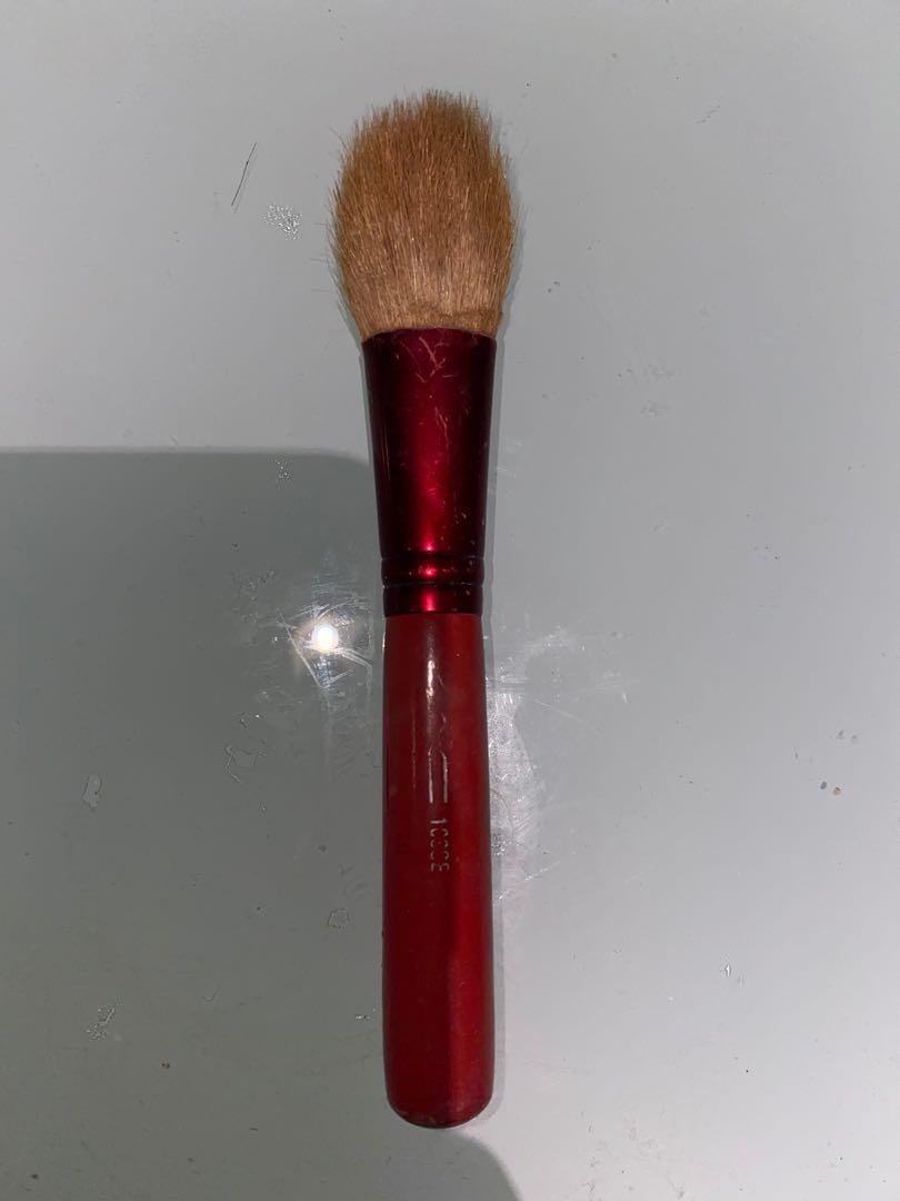 MAC blush brush travel size (Category: Makeup) located in Manila. Submitted by foxydivas (Listing ID 1103449786, Image 2). Description: Authentic MAC brush Goat hair Travel size.
