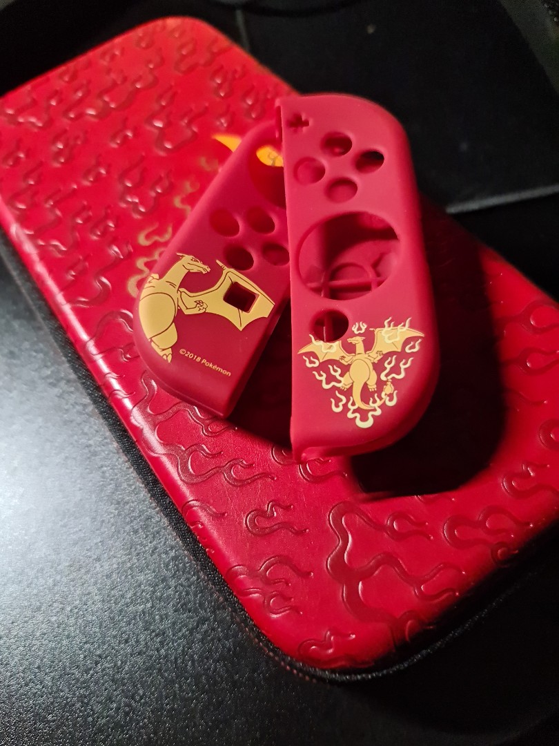Nintendo switch charizard case deals