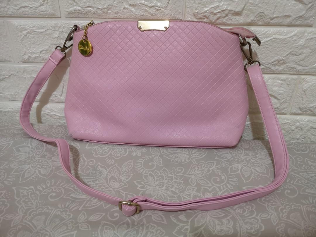 Original Kimbel Sling Shoulder Bag Pink (Category: Shoulder Bags) located in Bacoor. Submitted by zanrii.ph (Listing ID 1103430308, Image 1). Description: Original Kimbel Sling Shoulder Bag Like new Seldom used Bought for 1000+ pesos Compartments: -1 outer -3 inner compartments -3 inner pockets Issue: Minimal signs of usage Stain due to storage near zipper area (see pic).
