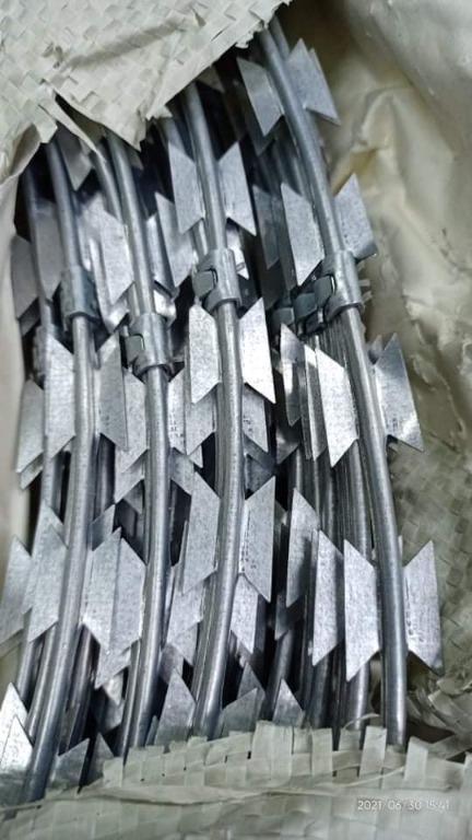 RAZOR WIRE (Category: Construction & Building Materials) located in Quezon City. Submitted by dforte2026 (Listing ID 1103488750, Image 1). Description: ( Full Stretch ) Length: 12 meters Loop Diameter: 400mm Wire Thickness: 2.7mm with ring *Subject to availabilty *Price is exclusive of taxes *Pick up or deliver via lalamove/grab Kindly contact Ms. Chloe for inquiries. Globe: 0956-3022174 Smart: 0968-294-5028 Email: serranochloe5@gmail.com .