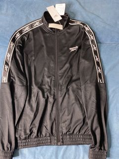 （分類：）位於 。 由 andymaaq 提交（商品編號 1103378651，圖片 1）。簡介： 。