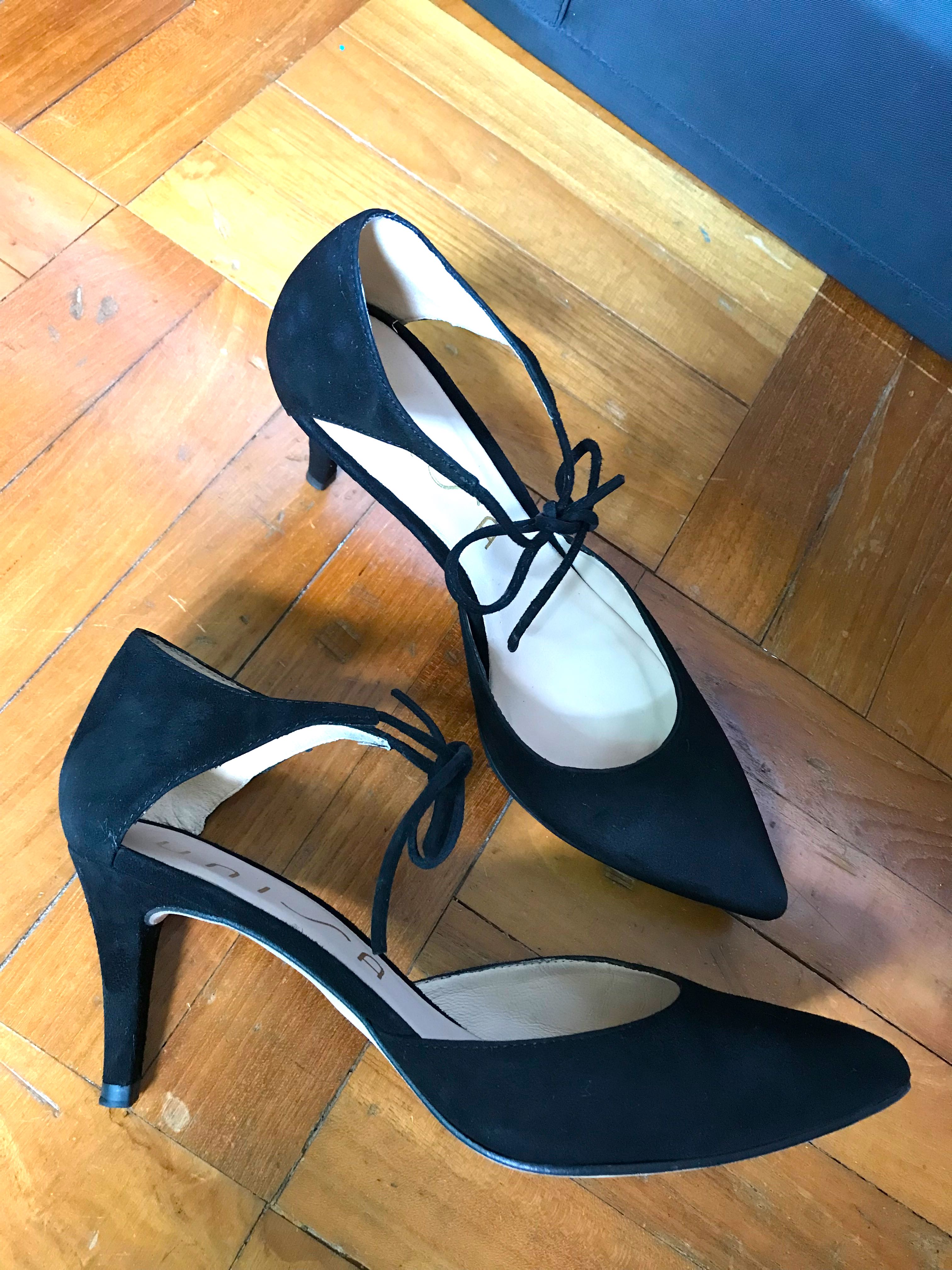 Front sales tie heels