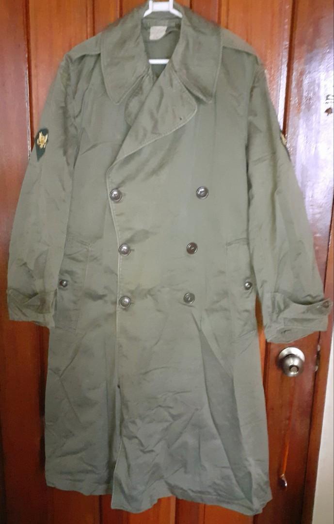 US Army Vintage Olive Green Double-Breasted 60s Trench Coat with Insignia  Patches, Men's Fashion, Coats, Jackets and Outerwear on Carousell