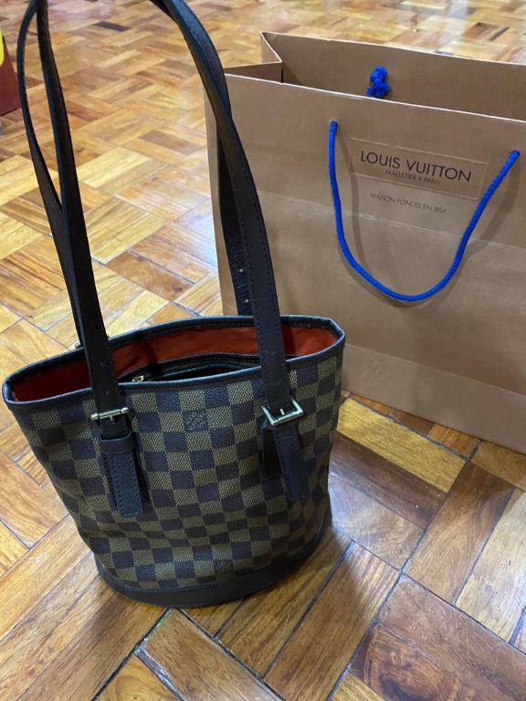 Louis Vuitton Damier Canvas Marais Bucket Bag W/Accessories Pochette -  Yoogi's Closet