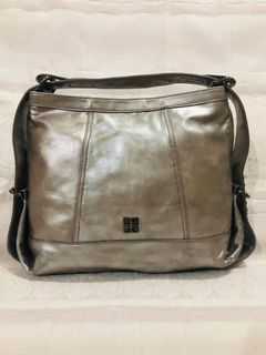(Category: ) located in . Submitted by authentic.holdalls_88 (Listing ID 1103656299, Image 1). Description: .