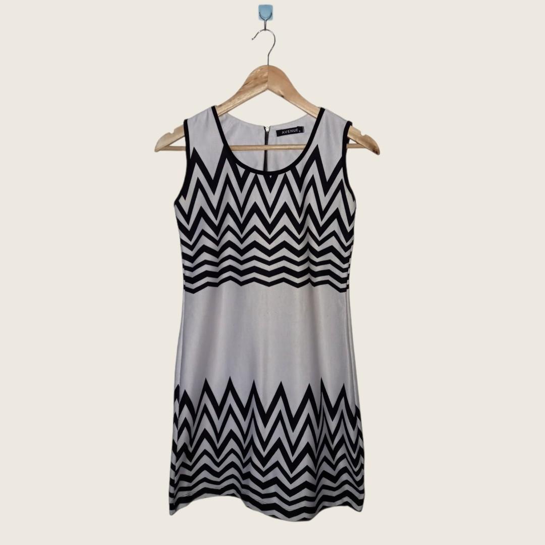 Avenue Black and White Dress (Category: Dresses) located in Binangonan. Submitted by changingseasons_ph (Listing ID 1103571958, Image 1). Description: Avenue Black and White Dress Php 80 + SF (With sign of usage) Size: Small Length: 32 inches.