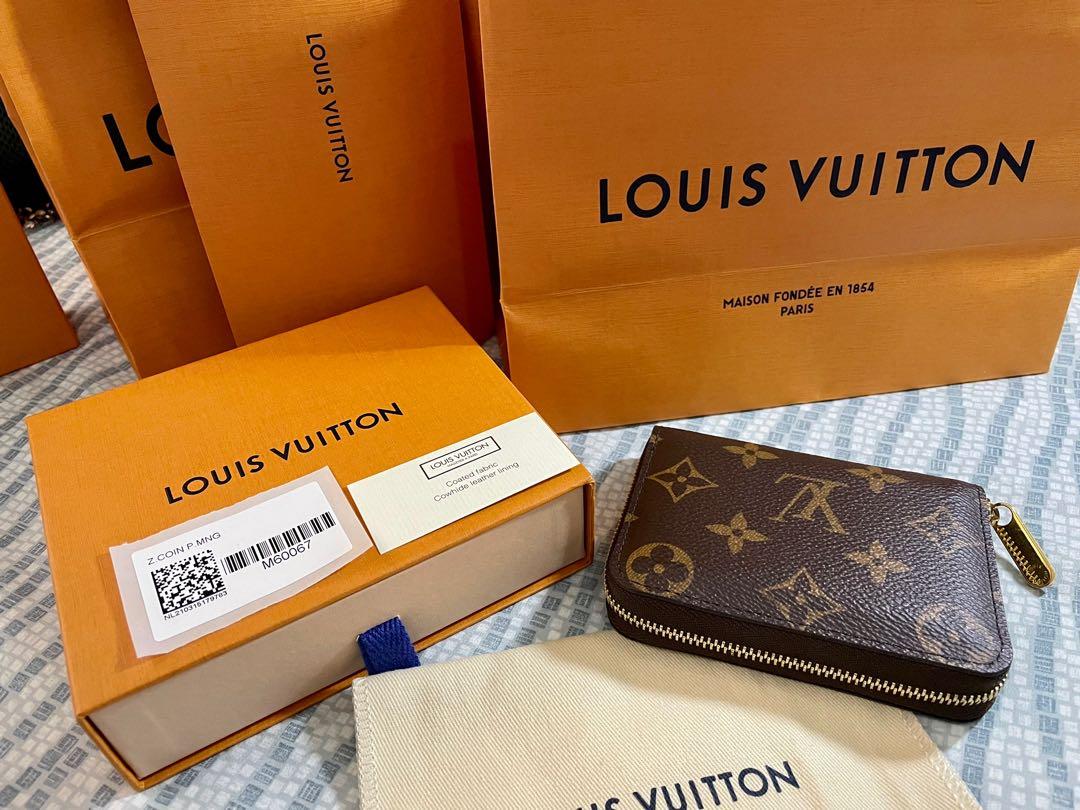 Authentic Louis Vuitton Zippy coin purse monogram
