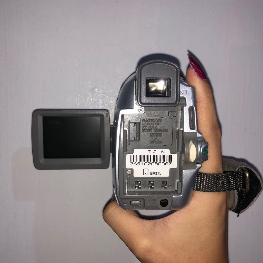 canon zr100 mini dv camcorder