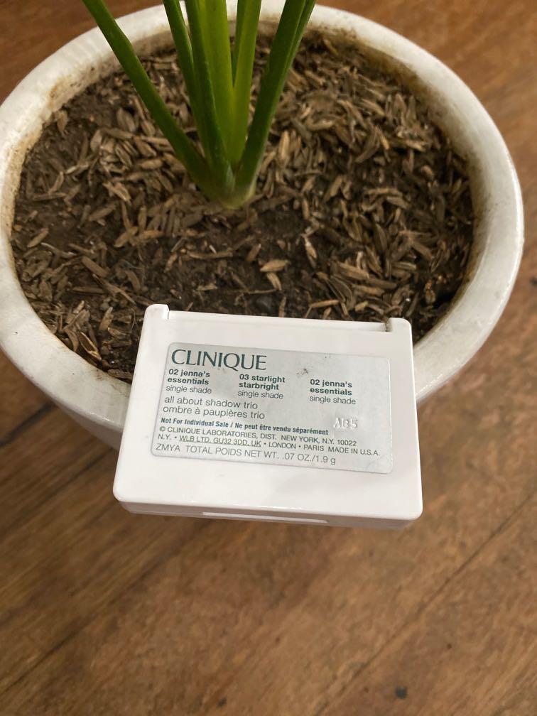 Authentic Clinique eyeshadow (Category: Makeup) located in Manila. Submitted by itsmatilda318 (Listing ID 1103552921, Image 3). Description: Limited edition case #wow100 #12xmas.