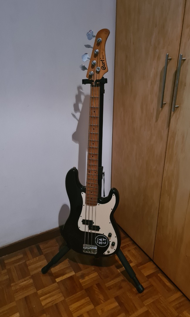 Cort Bass Guitar with Gig Bag, Hobbies & Toys, Music & Media, Musical