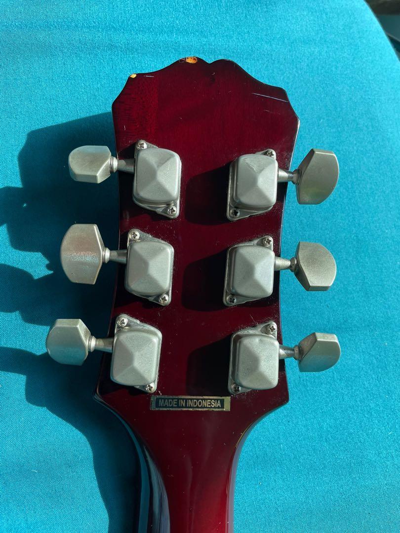 Epiphone Les Paul Pee Wee and mini amp, Hobbies & Toys, Music & Media ...