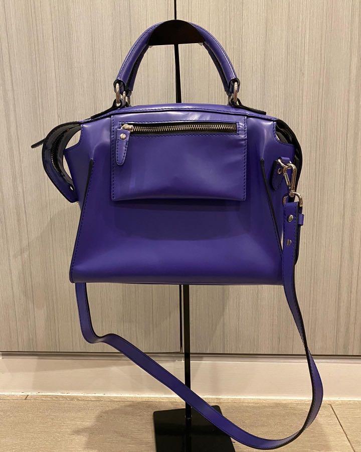 Fino Leather bag (Category: Luxury Bags & Wallets) located in Pasig City. Submitted by closetqueen8888 (Listing ID 1103708404, Image 1). Description: Authentic Fino Leather bag Like new With long strap No flaws Price: 9k + SF.