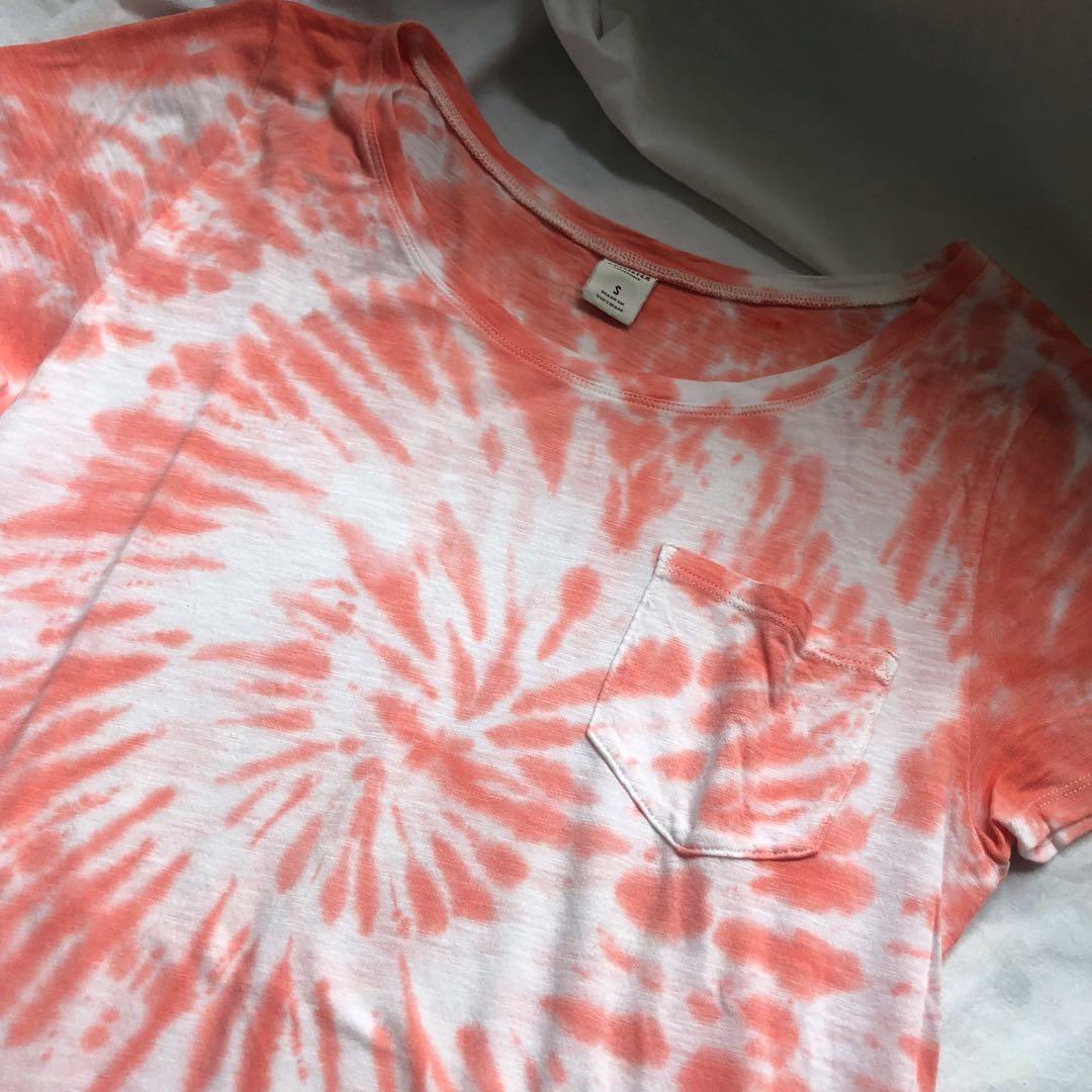 Hollister pink tie outlet dye shirt