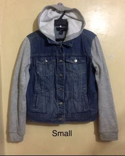 (Category: ) located in . Submitted by ciepreloved (Listing ID 1103632527, Image 1). Description: .