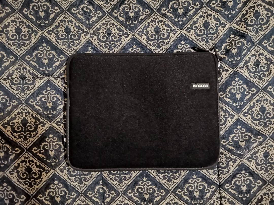 Laptop Bag (Category: Laptop Bags & Sleeves) located in Muntinlupa City. Submitted by sariromrom (Listing ID 1103669356, Image 2). Description: 15".