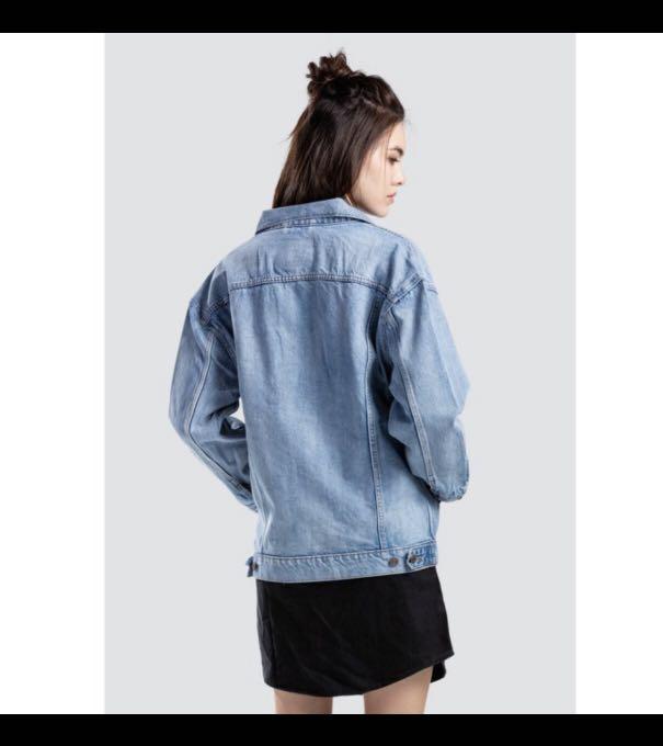Levi's baggy trucker jacket, Fesyen 