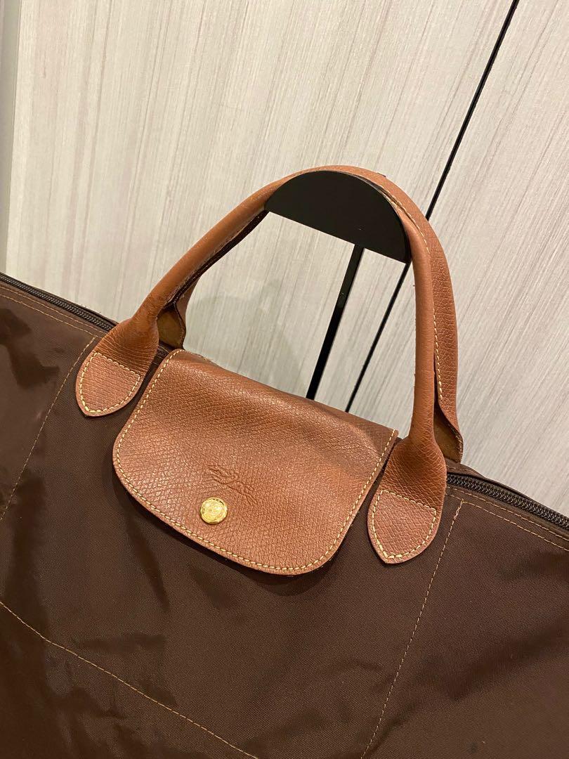 Authentic Longchamp Large Travel bag (Category: Luxury Bags & Wallets) located in Pasig City. Submitted by closetqueen8888 (Listing ID 1103711723, Image 2). Description: Authentic Longchamp Large Travel Bag Pre-loved Mint Condition Flaw: side leather damaged Price: 6,500 + SF.