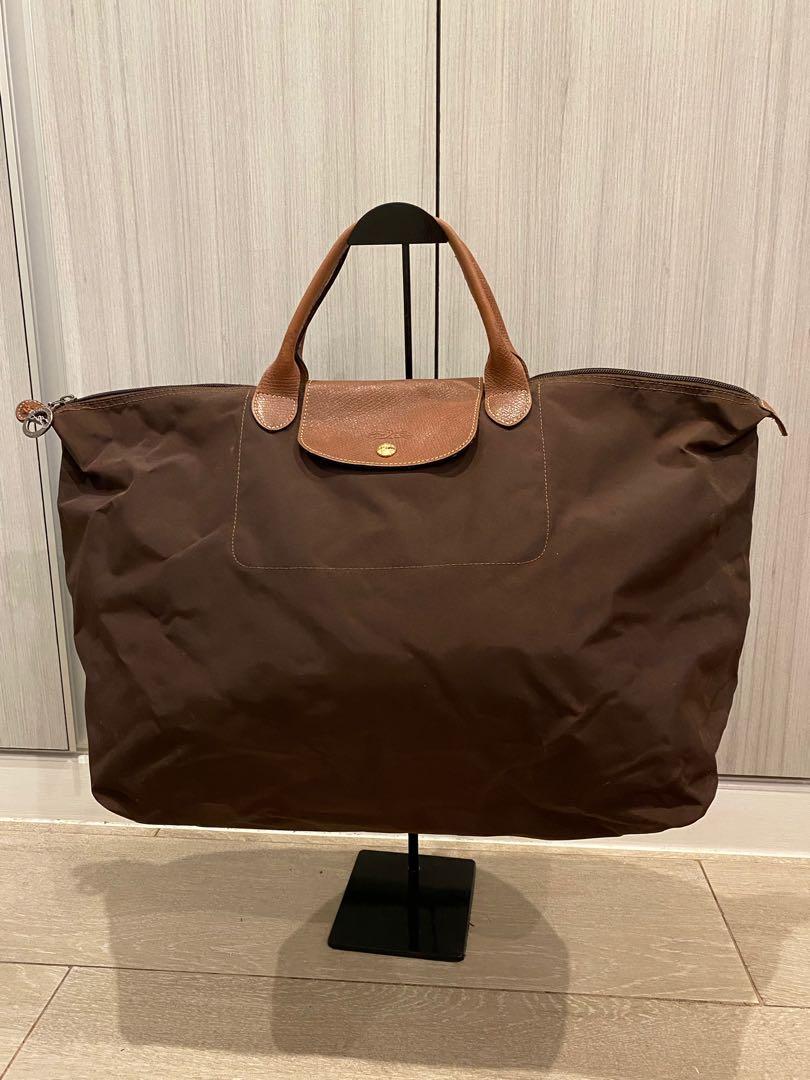 Authentic Longchamp Large Travel bag (Category: Luxury Bags & Wallets) located in Pasig City. Submitted by closetqueen8888 (Listing ID 1103711723, Image 1). Description: Authentic Longchamp Large Travel Bag Pre-loved Mint Condition Flaw: side leather damaged Price: 6,500 + SF.