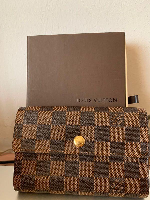 AUTHENTIC LOUIS VUITTON Alexandra Wallet, Luxury, Bags & Wallets on  Carousell