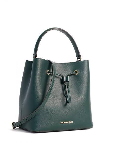 Mk suri large bucket bag green (Category: Cross-body Bags) located in Candaba. Submitted by polenggg_ (Listing ID 1103666660, Image 2). Description: ORIGINAL💯💯💯. +sf PASS SA BARAT!!! 🙉❌.