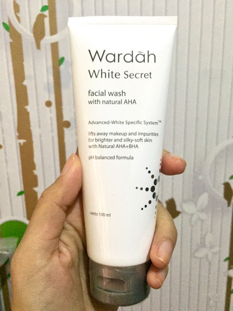 [NEW] WARDAH secret white facial wash, Kesehatan & Kecantikan, Kulit