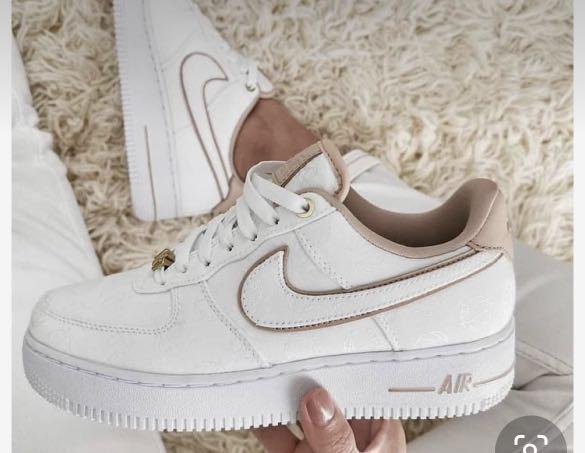 Sucio carga níquel Nike Air Force 1 '07 Low Lux White Gold/Bio Beige 'Basketball Print',  Women's Fashion, Footwear, Sneakers on Carousell