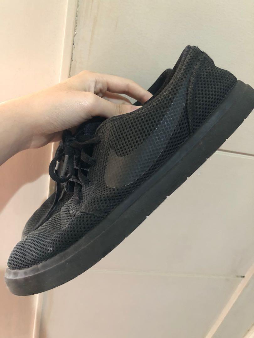 solid black nike shoes