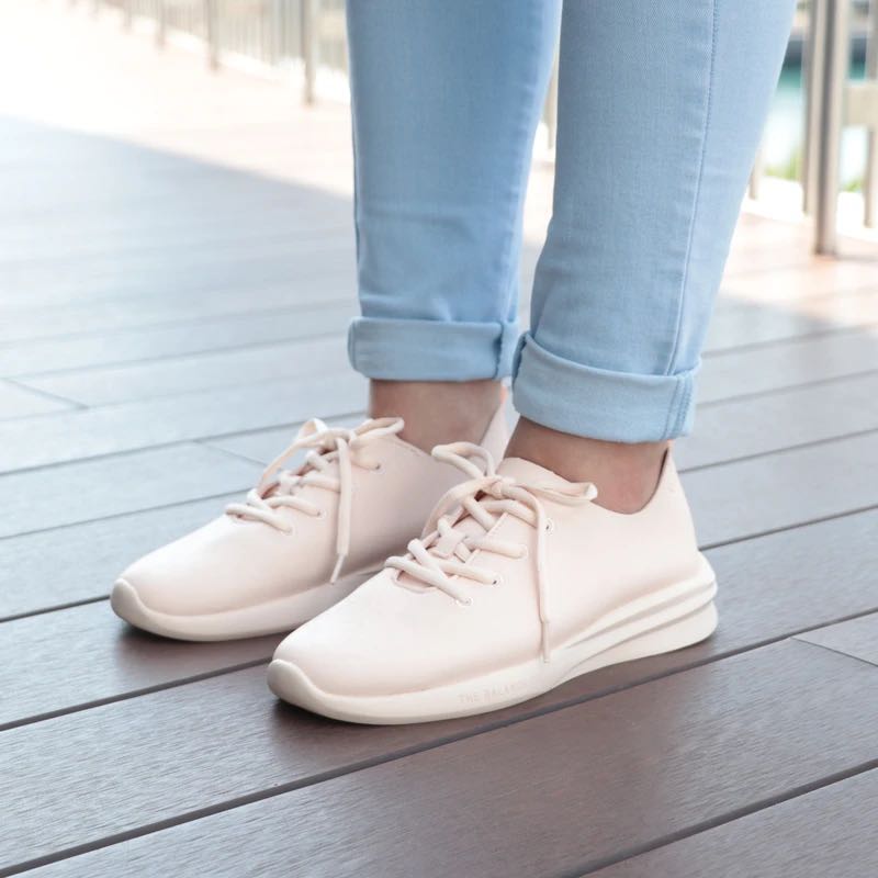 White dress runners store