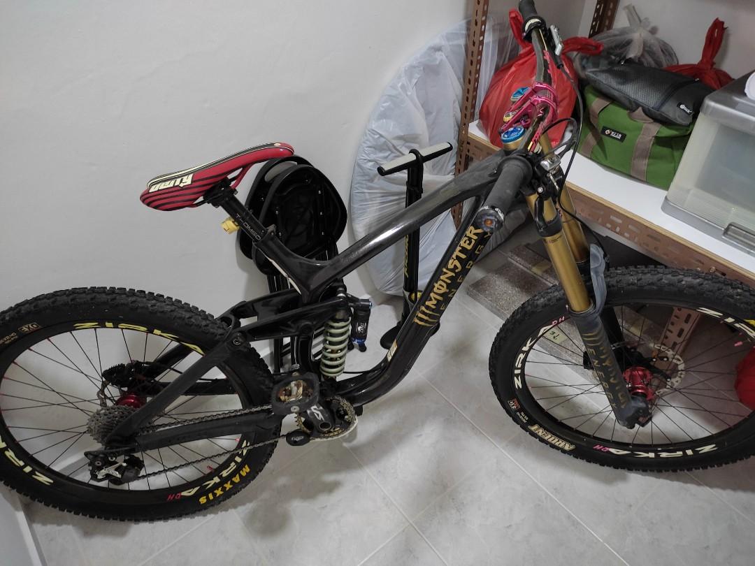 Trek Session 9.9 (26 inch carbon 